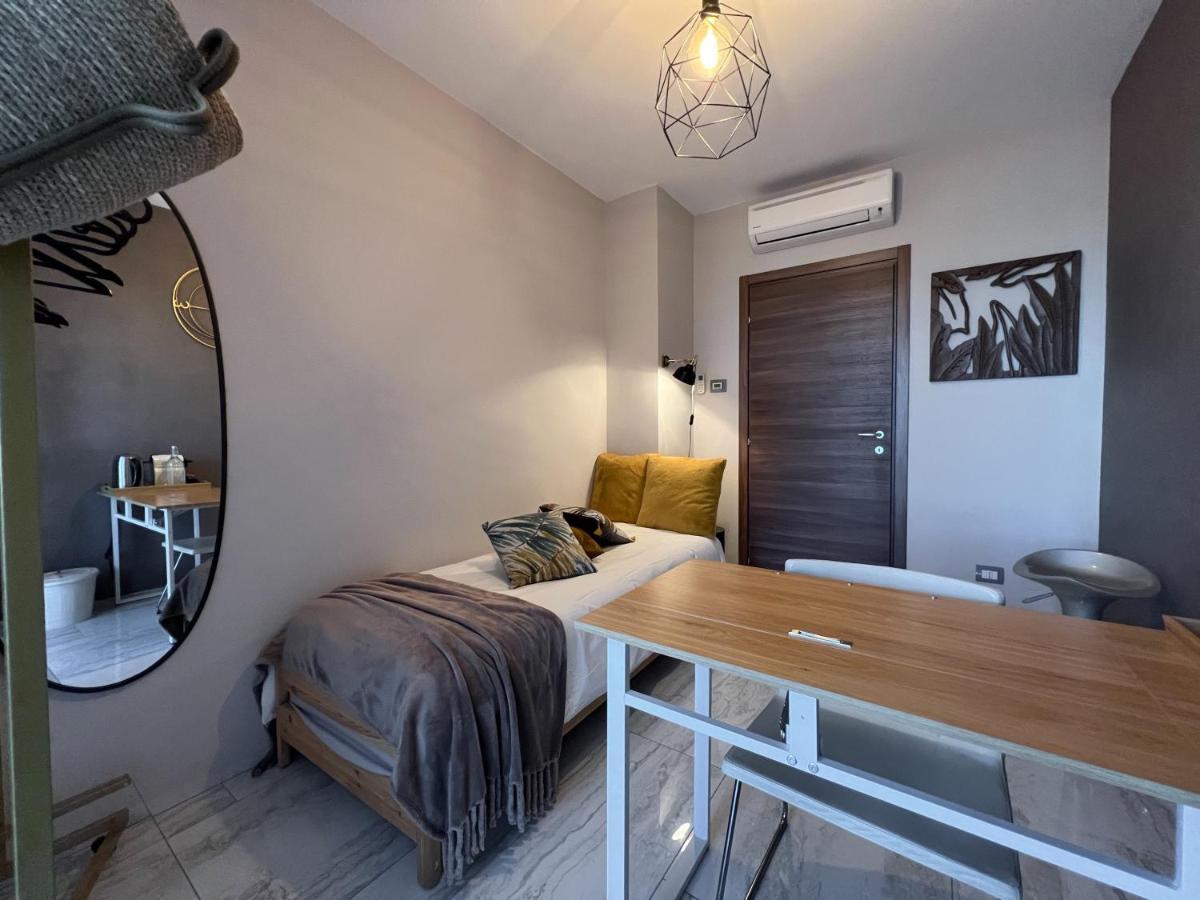 Holy-Day Rooms Milano ภายนอก รูปภาพ