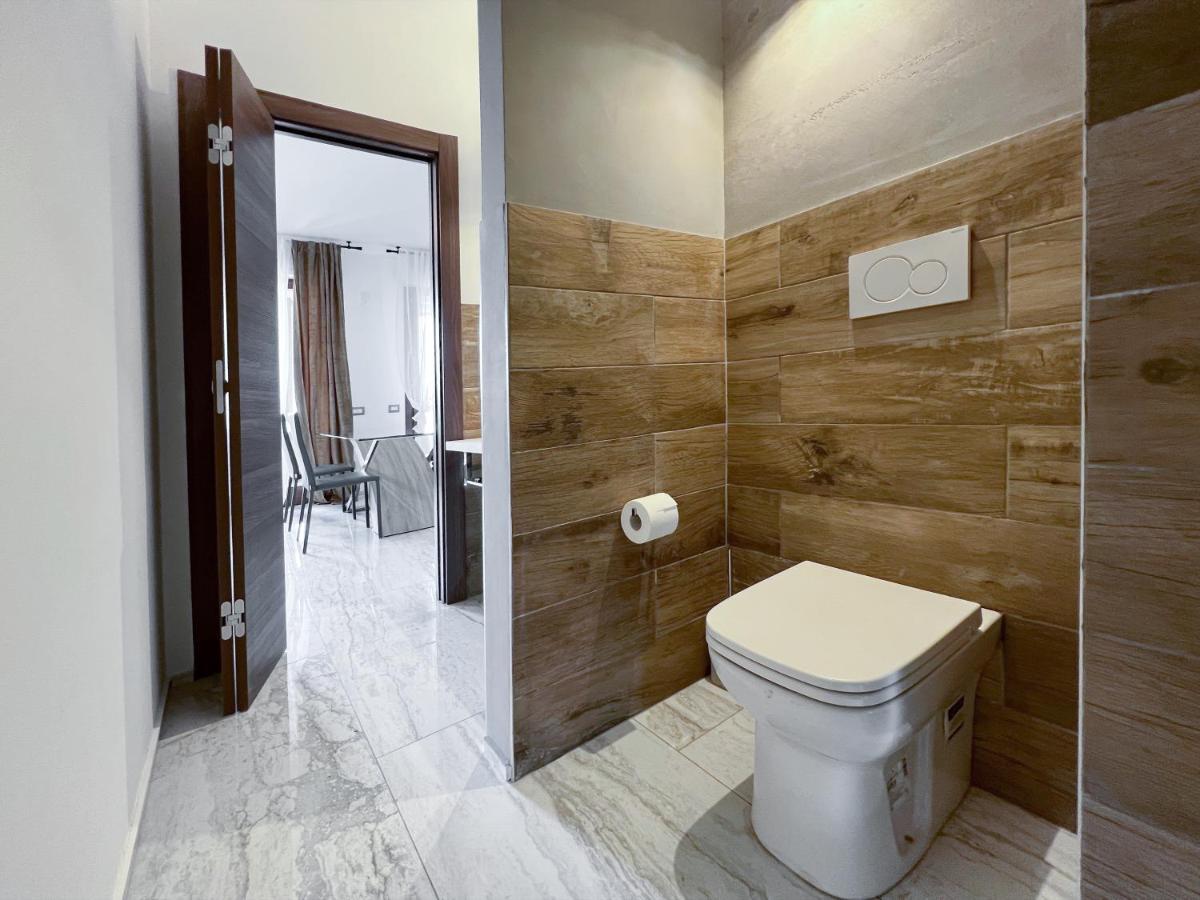 Holy-Day Rooms Milano ภายนอก รูปภาพ