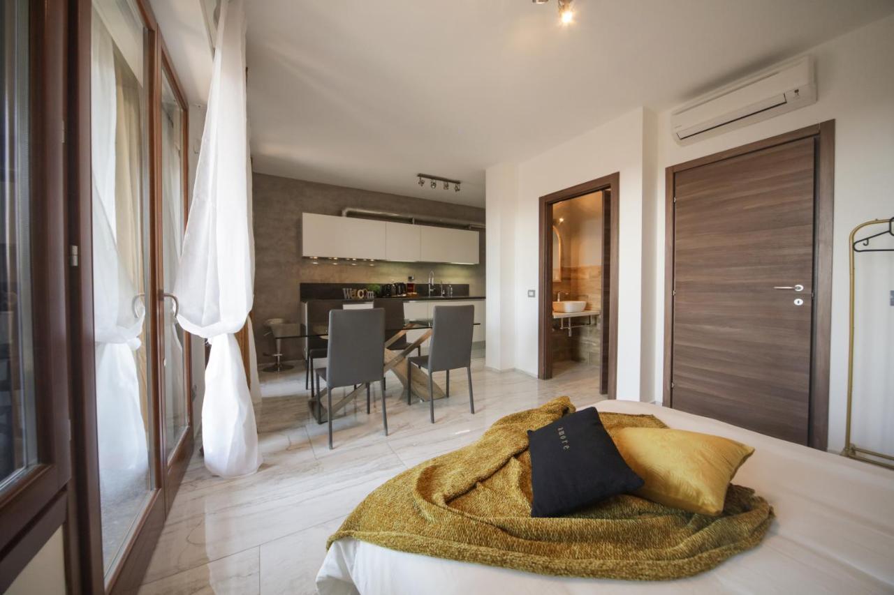 Holy-Day Rooms Milano ภายนอก รูปภาพ