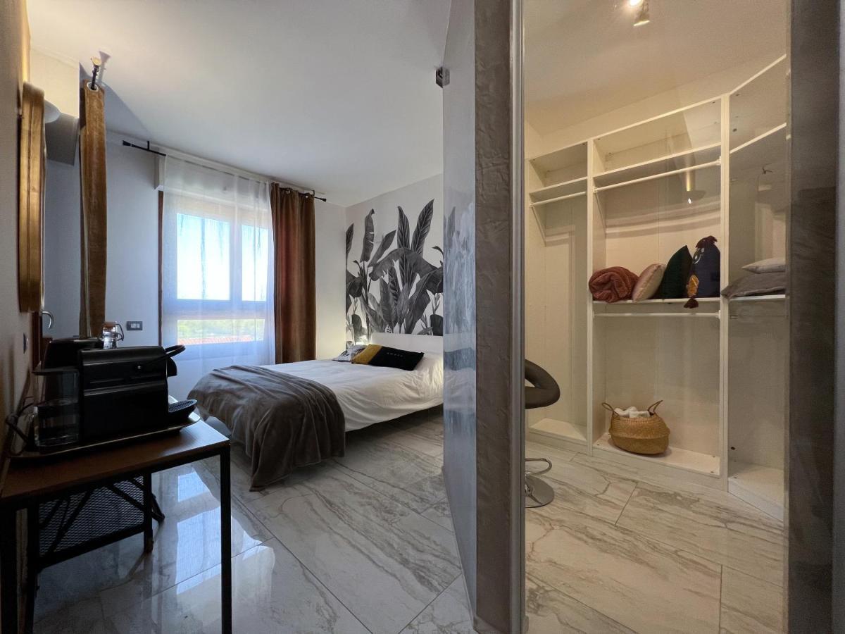 Holy-Day Rooms Milano ภายนอก รูปภาพ